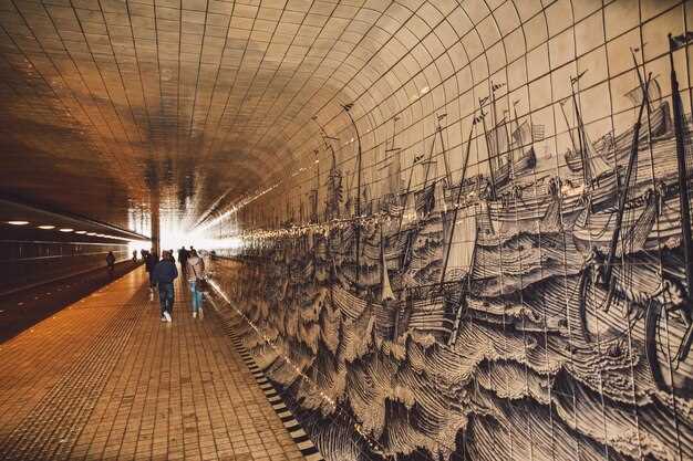 Read the Metro Art Map: exact location, nearby artworks, and route planning