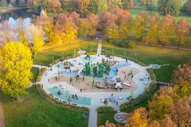 Walking routes along the Moscow River and riverfront embankments