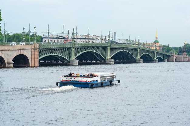 Moscow River Boat Tour – A Scenic Trip Through the Heart of Moscow