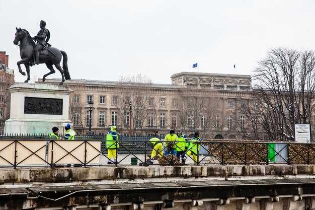 Maps, signs, and landmarks to follow