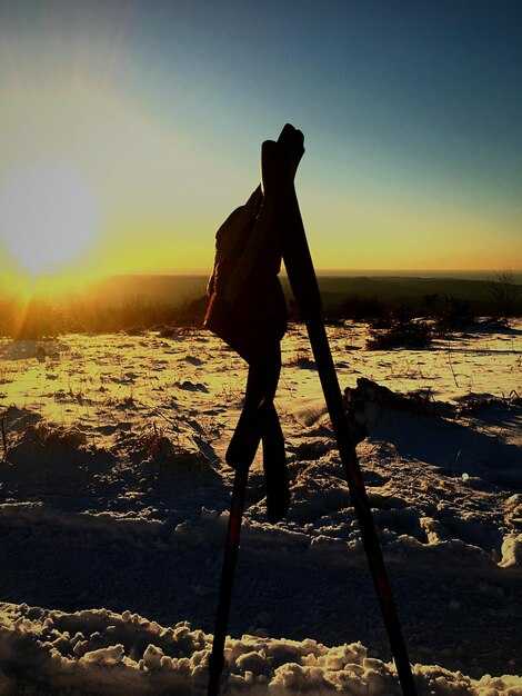 Timing and weather: identify the optimal sunset window and how to verify conditions