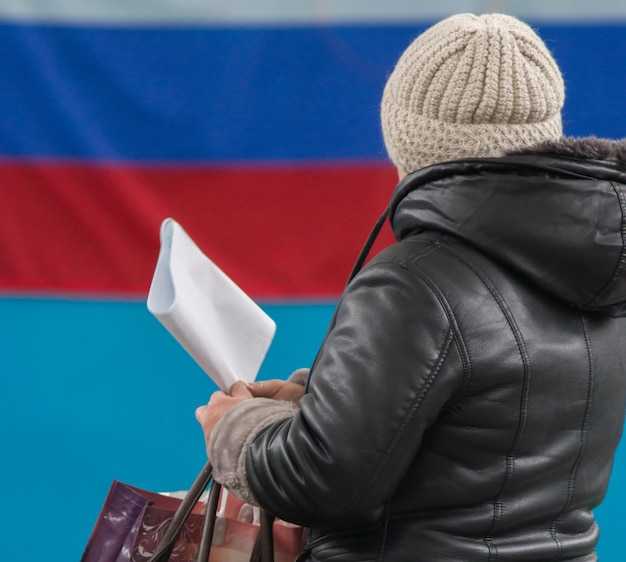 Naturalization after lawful residence: requirements and language