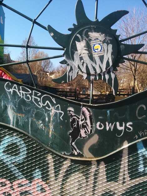 Practical tips for photographing murals without disturbing residents