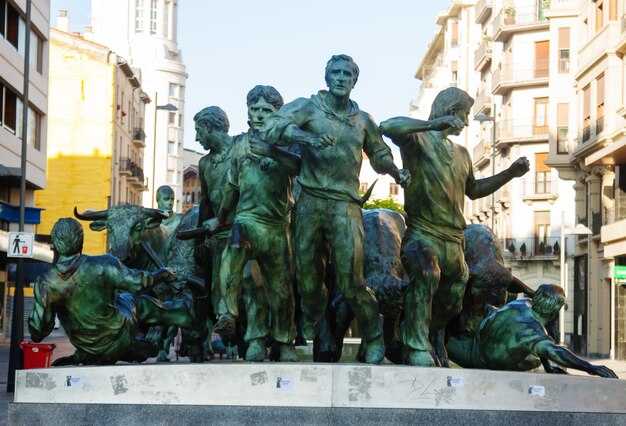 Pinpoint the exact location of 1 Ridirich and key surrounding landmarks