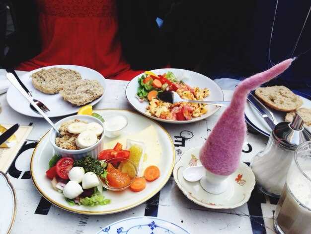 Neighborhood highlights: plan your route by district