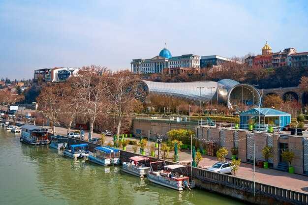 Where to Stay with River Views: Neighborhoods and Lodging Tips