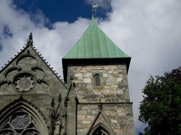 Stitching itineraries: day trips pairing Frari with nearby gems