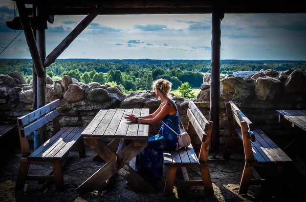 Family-friendly stops near the route: parks, playgrounds, and kid-friendly cafes