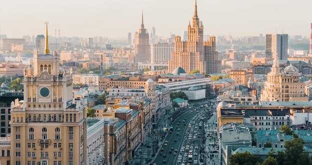 Zaryadye Park and Kremlin riverside: practical spots and composition ideas