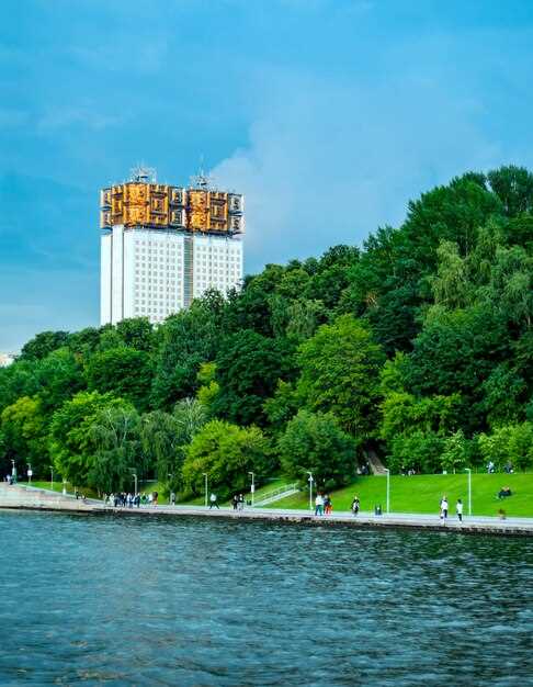 Choose a 3K loop around the park landmarks for cardio