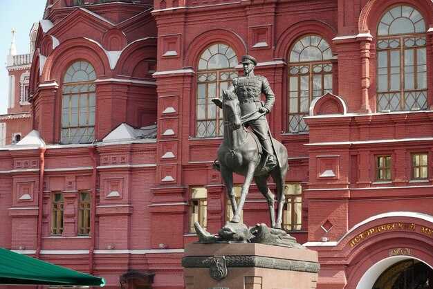 Founding and Evolution: From Medieval River Port to an Urban Quarter