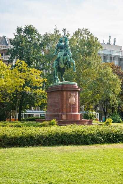 How to reach Zaryadye Park: transit options, entrances, and parking tips